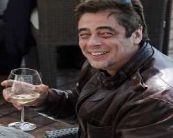 Benicio del Toro consuming alcohol